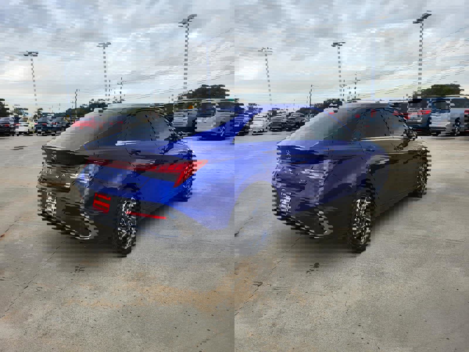 Used 2024 Hyundai Elantra Limited image 5