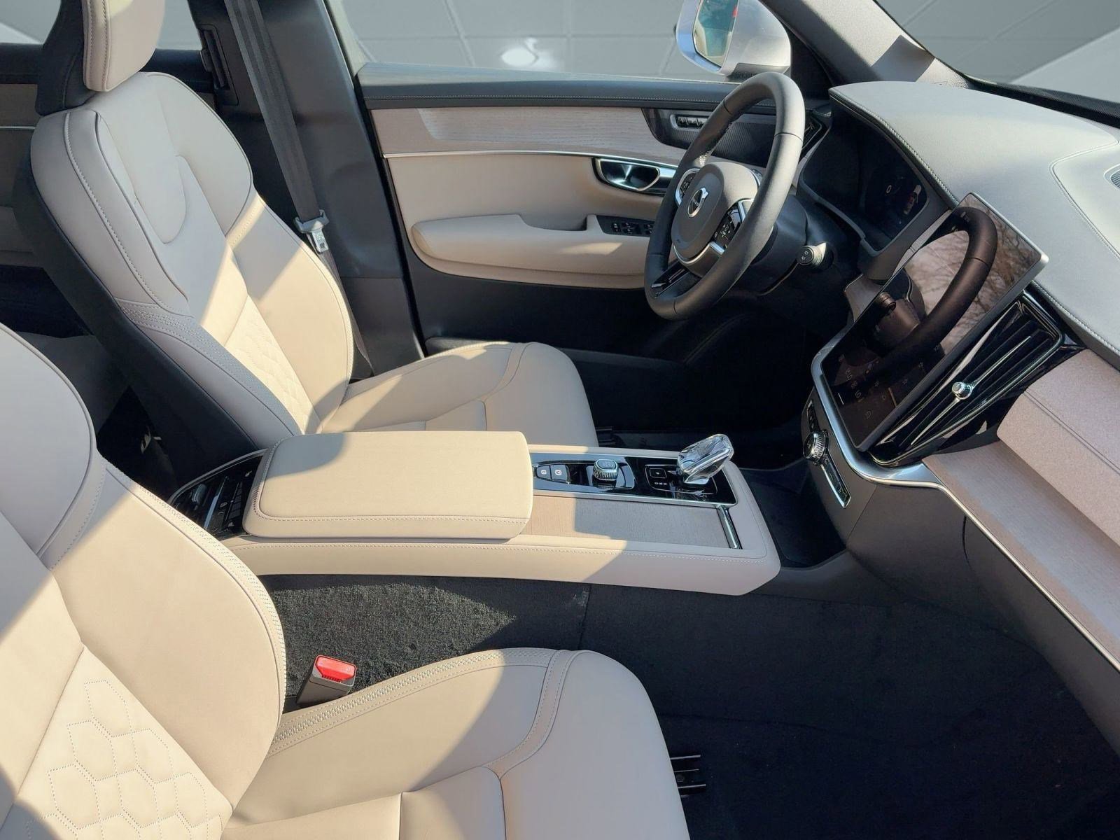 New 2026 Volvo XC90 B6 Plus w/ Protection Package Premier image 30