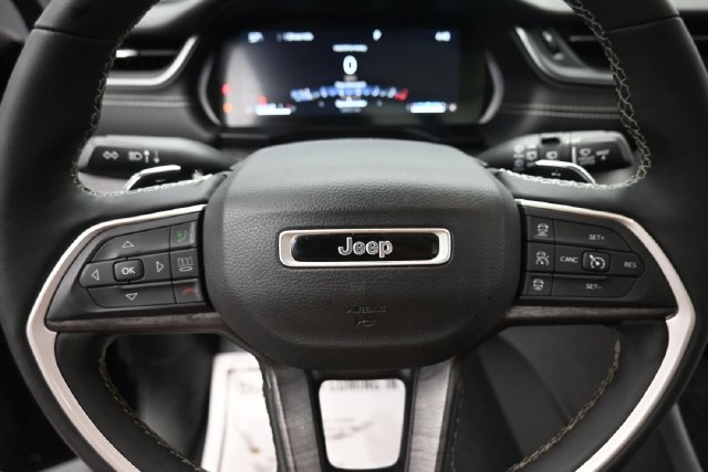 Used 2023 Jeep Grand Cherokee L Limited AWD/4WD image 21