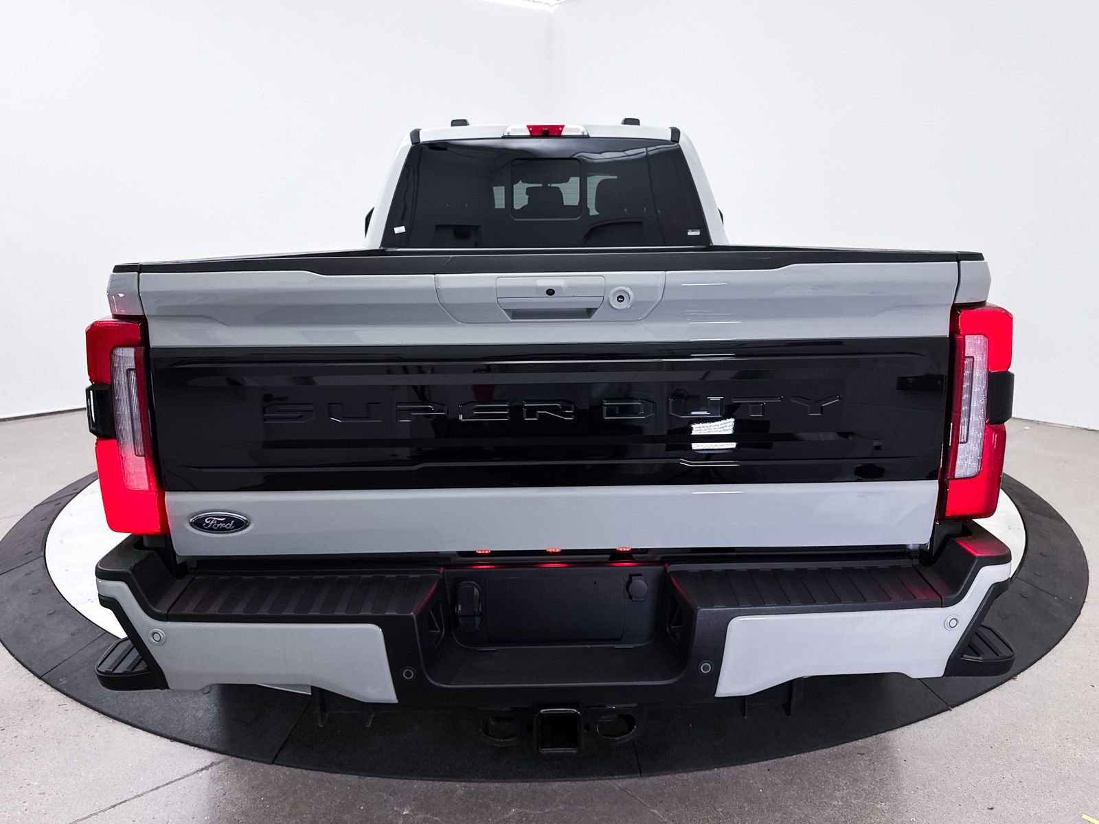 Used 2025 Ford F450 Platinum w/ FX4 Off-Road Package AWD/4WD image 35