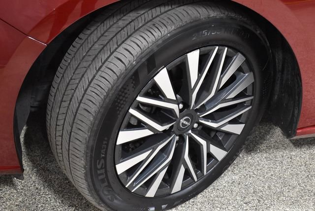 Used 2024 Nissan Altima 2.5 SV image 11