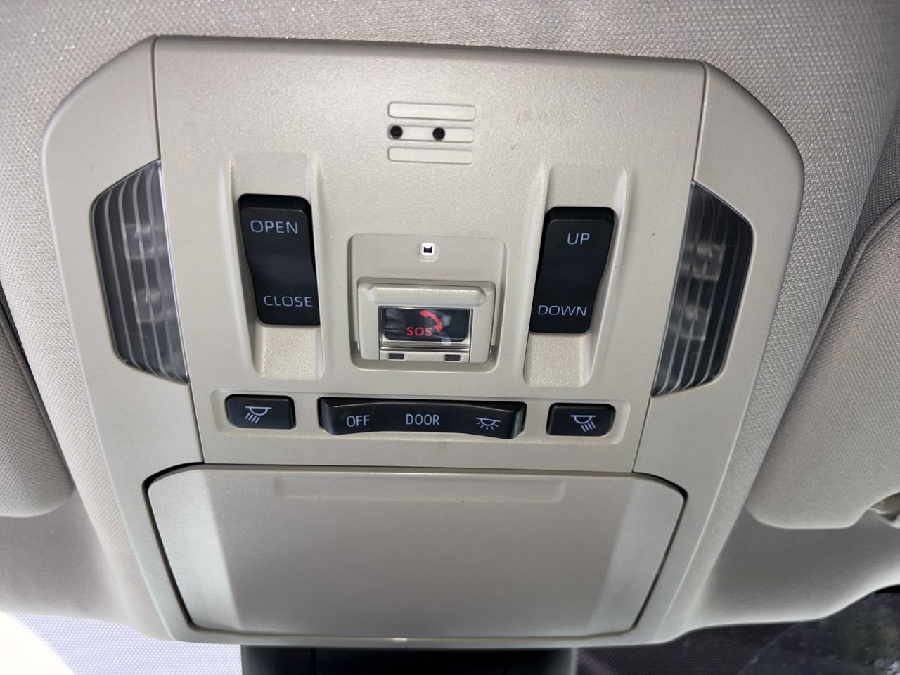 Used 2022 Toyota Highlander XLE FWD image 16