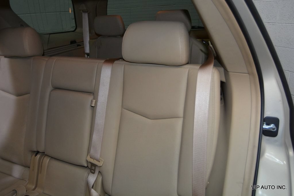 Used 2008 Cadillac SRX w/ Utility Package RWD image 24