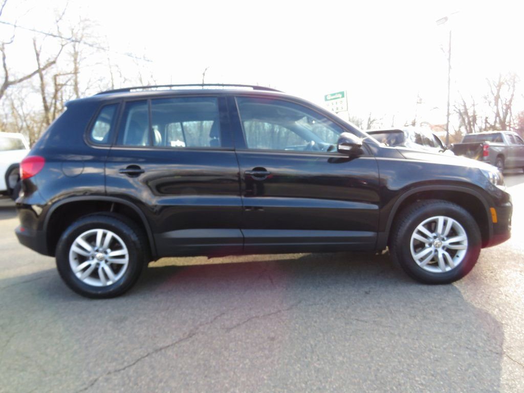 Used 2016 Volkswagen Tiguan S image 4