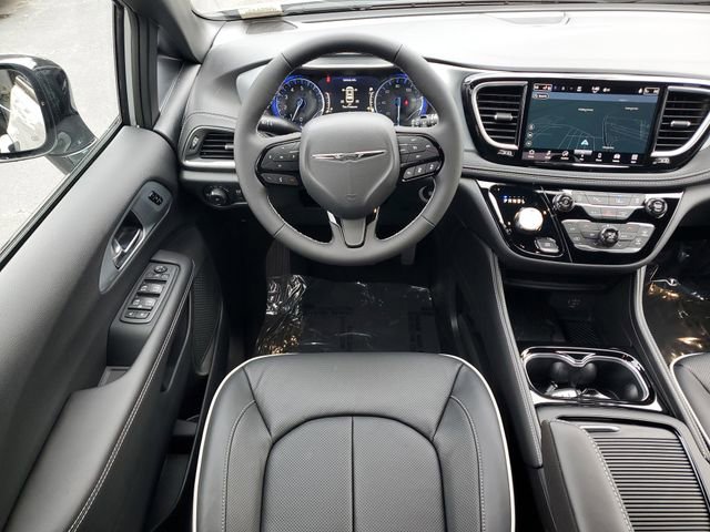 New 2026 Chrysler Pacifica Limited image 17
