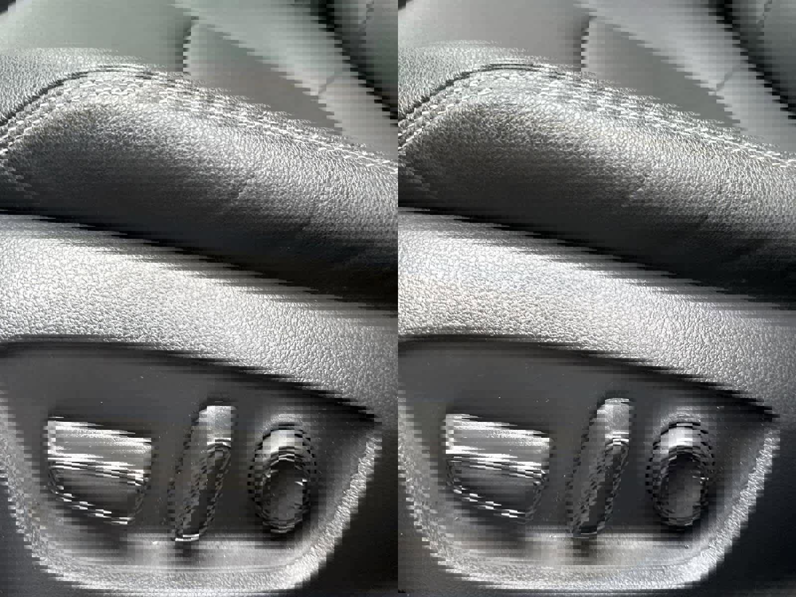 Used 2025 Toyota Corolla Cross XLE w/ Convenience Package image 14