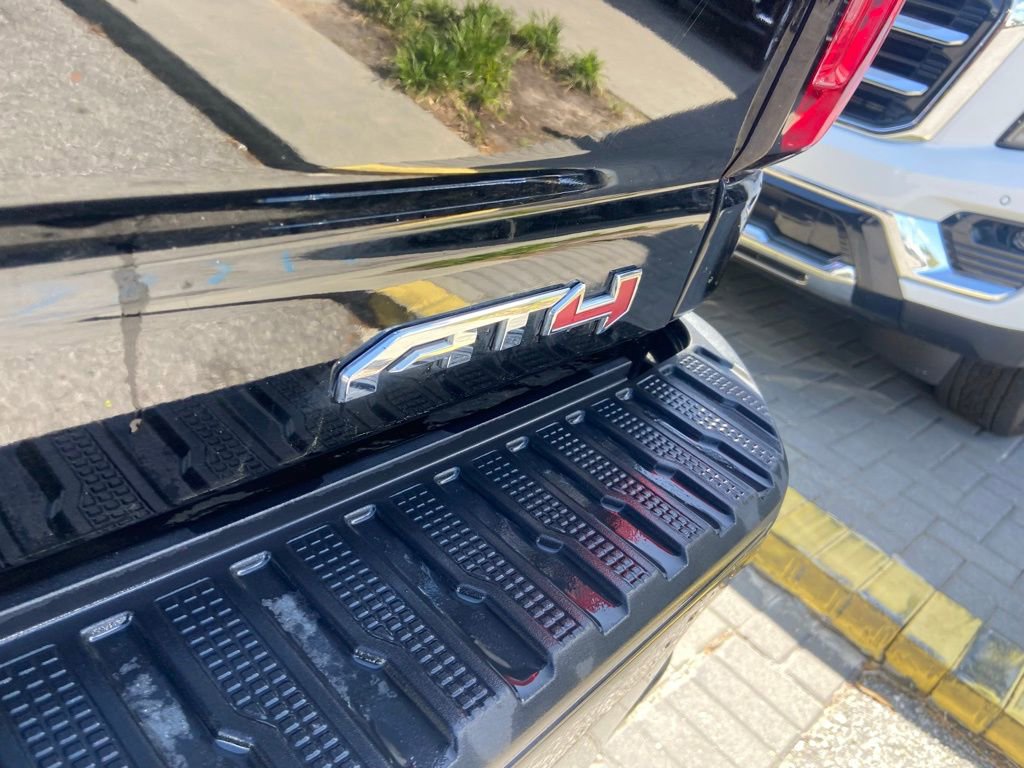 Used 2023 GMC Sierra 2500 AT4 image 9