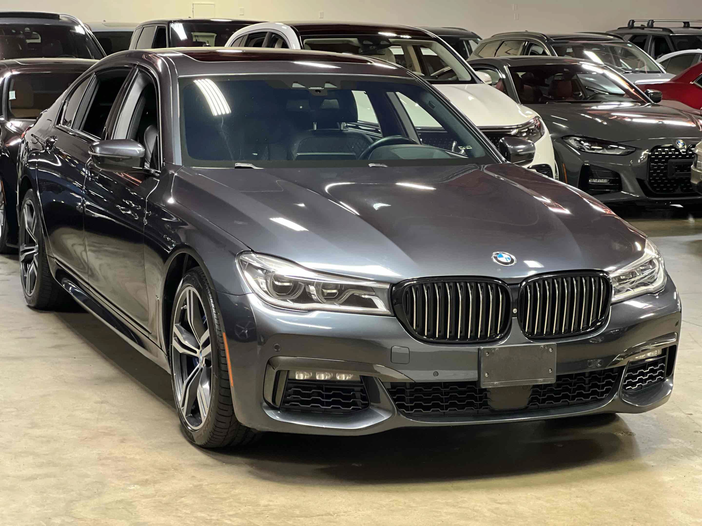 Used 2018 BMW 750i RWD image 3