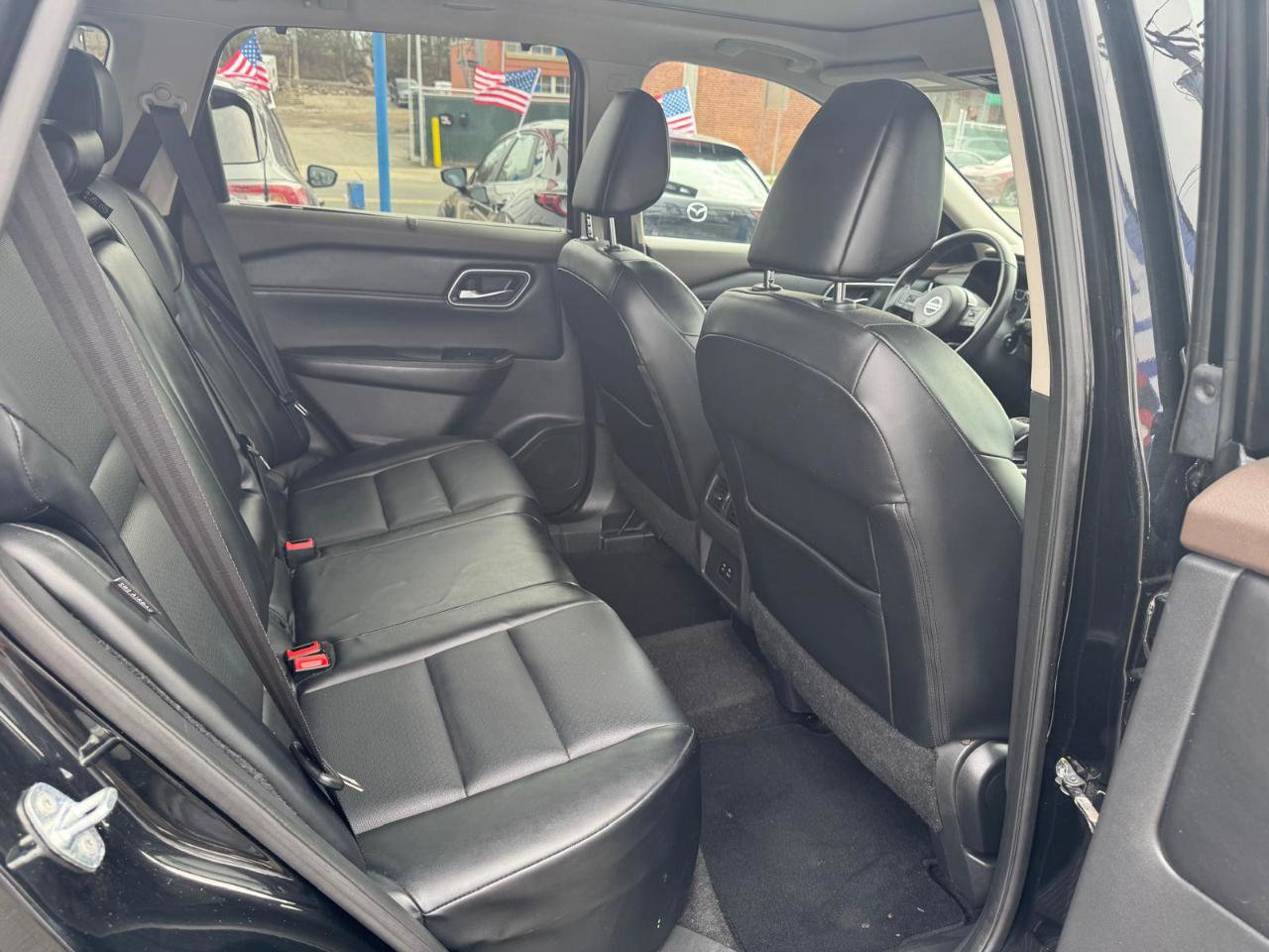 Used 2021 Nissan Rogue SV w/ Premium Package image 11