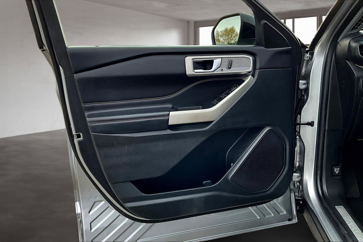 Used 2022 Ford Explorer Limited image 24