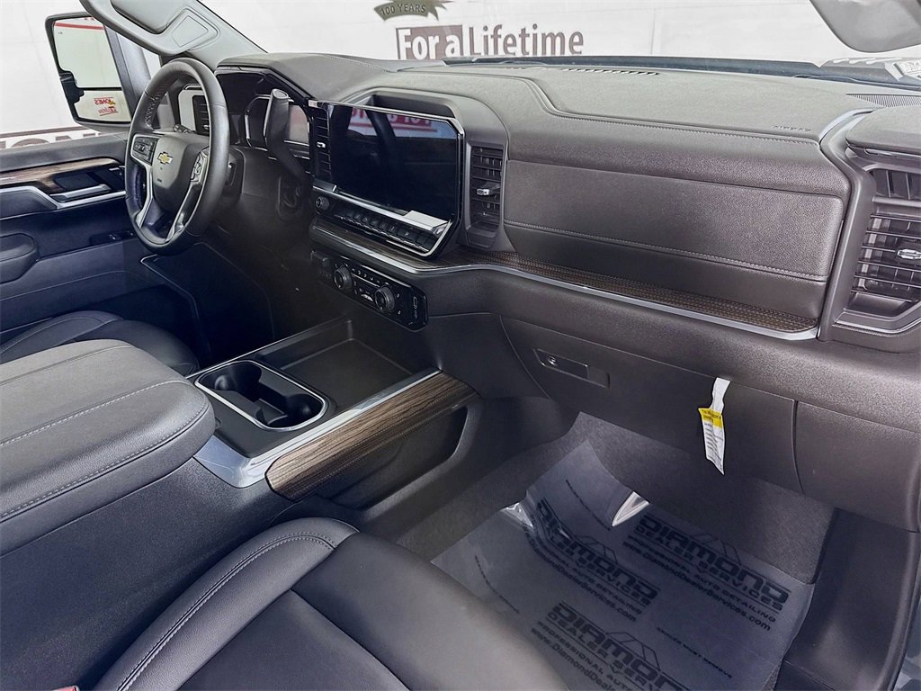 Used 2025 Chevrolet Silverado 3500 LT w/ Safety Package image 32