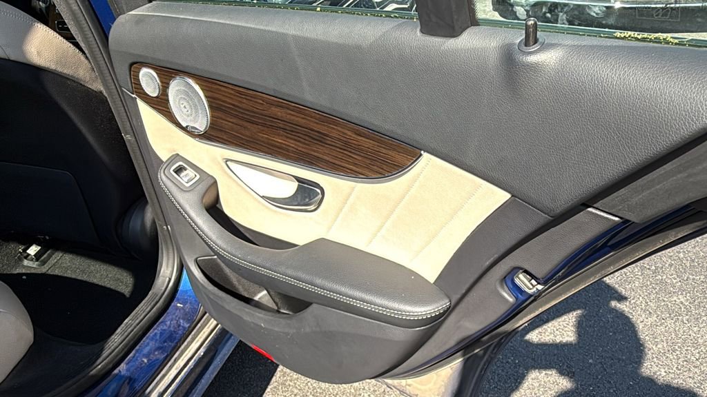 Used 2019 Mercedes-Benz C 300 Sedan image 16