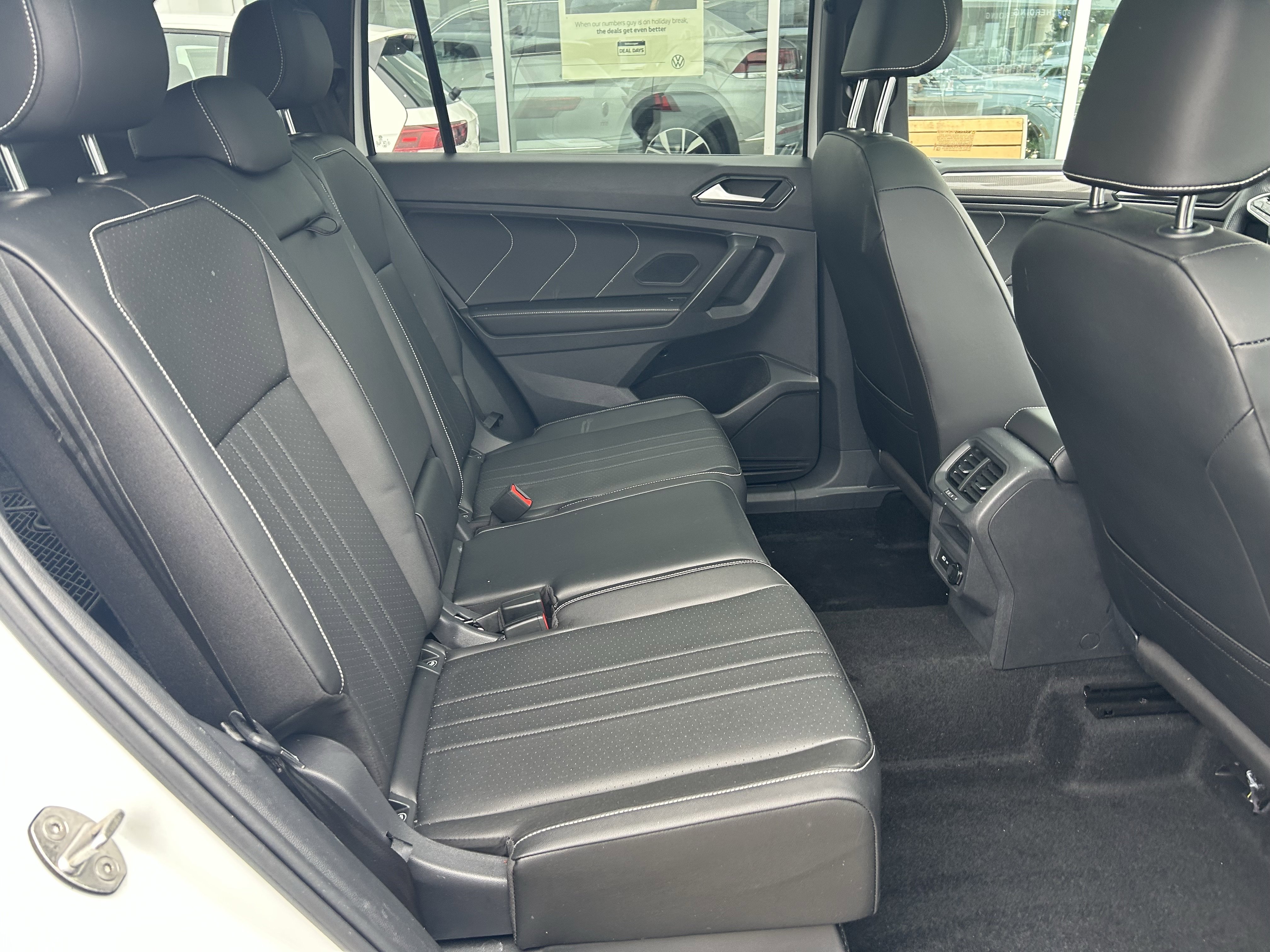 Certified 2022 Volkswagen Tiguan SE R-Line image 25