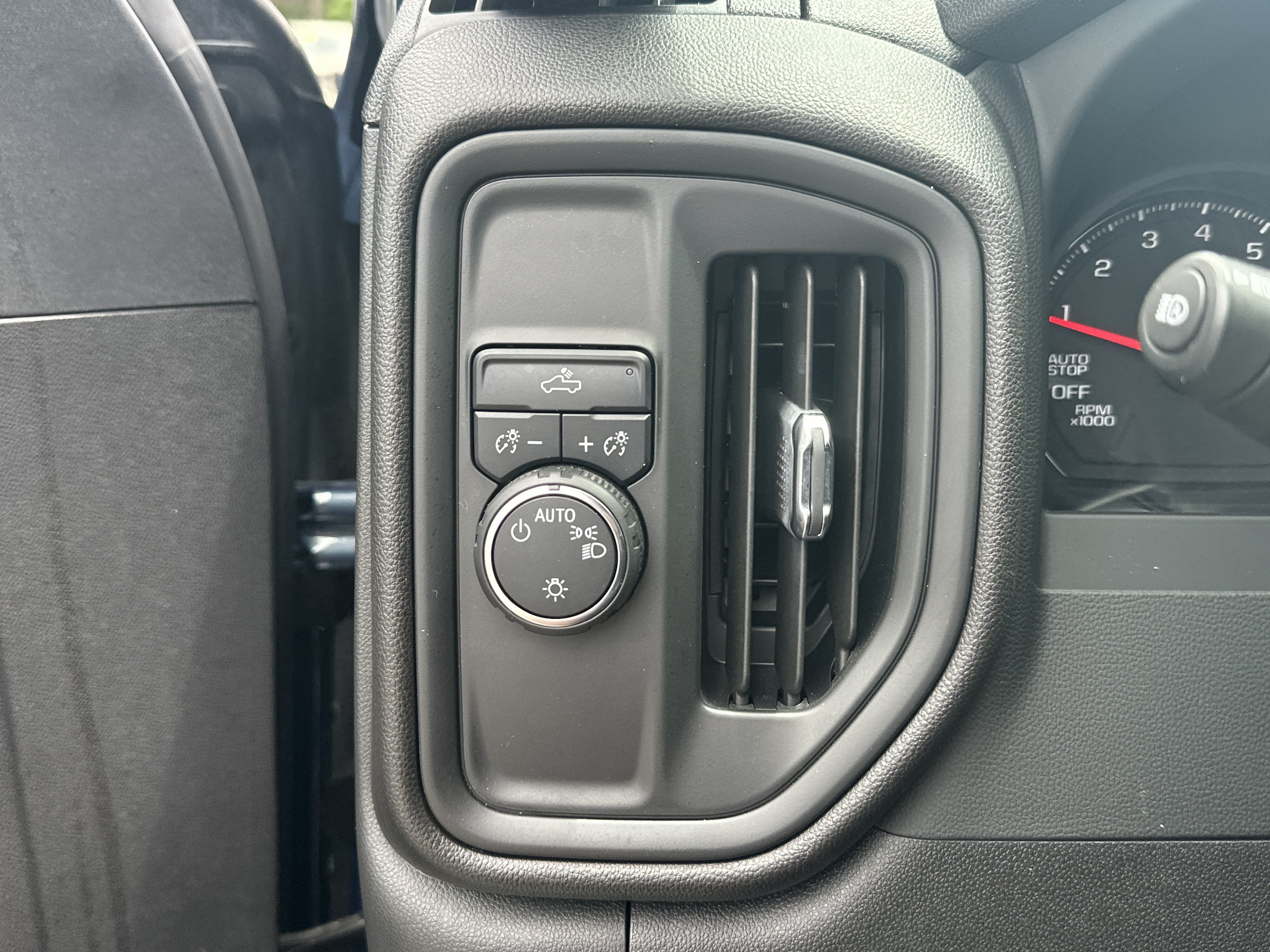 Used 2024 Chevrolet Silverado 1500 Custom RWD image 22
