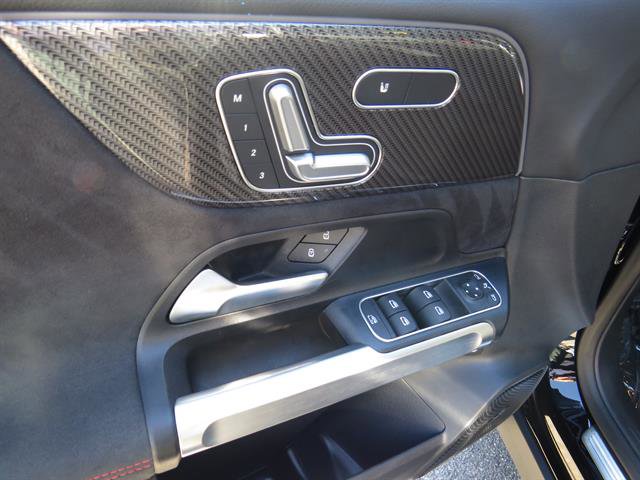 Used 2025 Mercedes-Benz GLB 35 AMG 4MATIC image 10