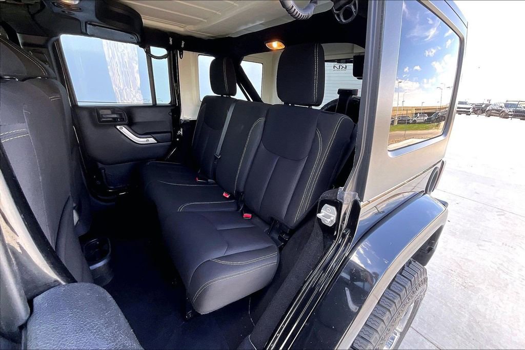 Used 2016 Jeep Wrangler Unlimited Sahara w/ Connectivity Group image 24