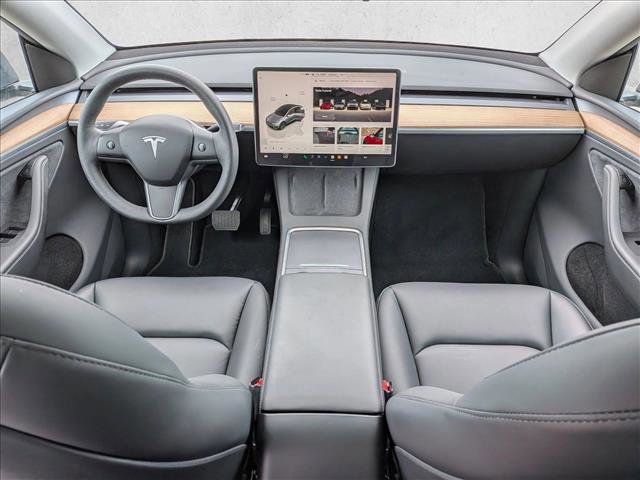 Used 2025 Tesla Model Y Long Range image 18