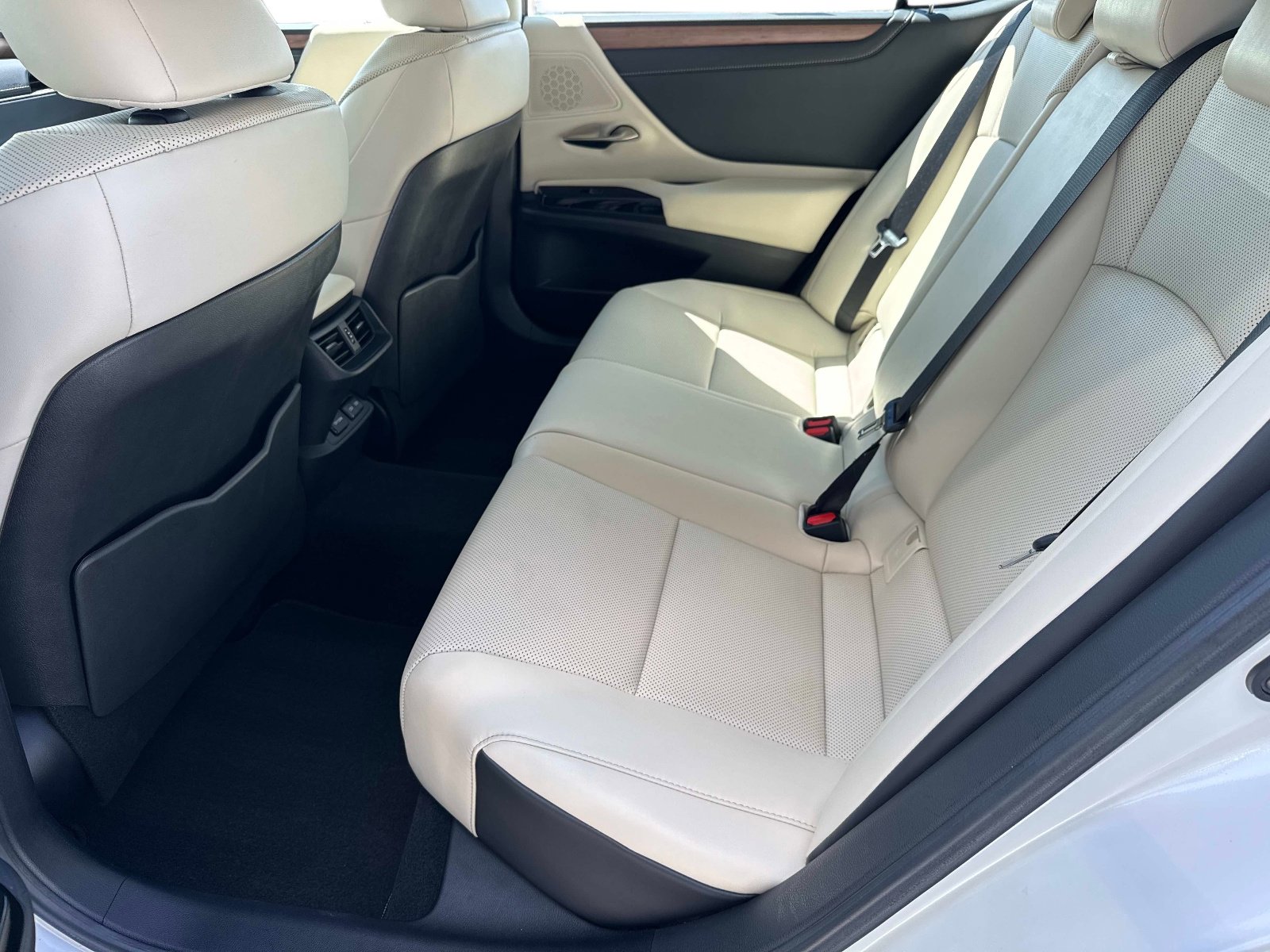 Used 2025 Lexus ES 350 w/ Premium Package FWD image 13