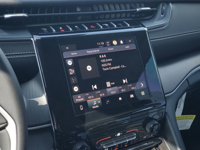 Used 2023 Jeep Grand Cherokee Laredo image 19