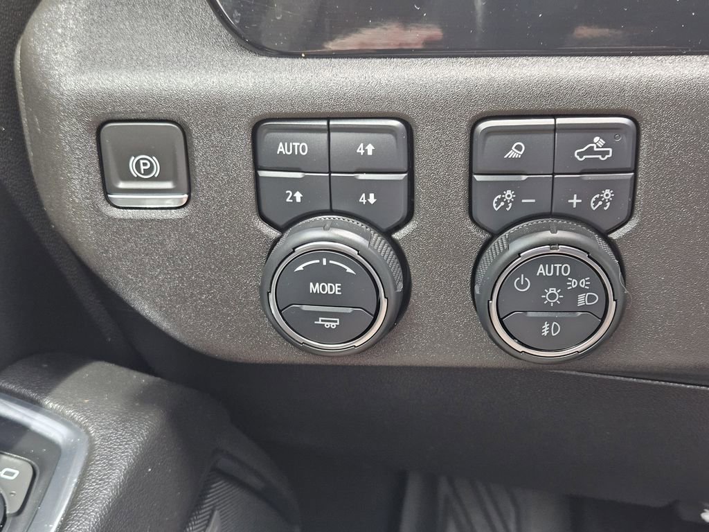 Used 2024 Chevrolet Silverado 1500 LTZ AWD/4WD image 27
