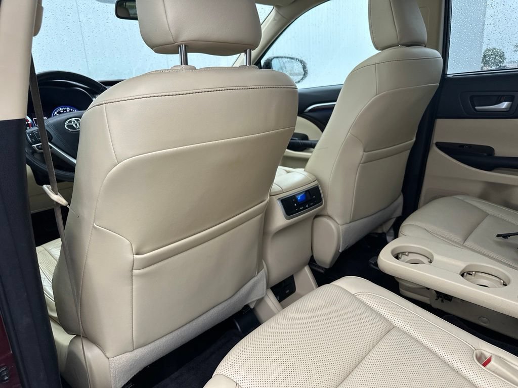 Used 2015 Toyota Highlander Limited w/ Driver Technology Package AWD/4WD image 19