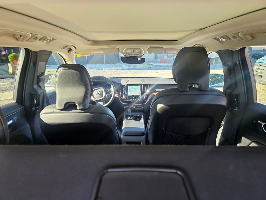 Certified 2023 Volvo XC60 B5 Plus image 8