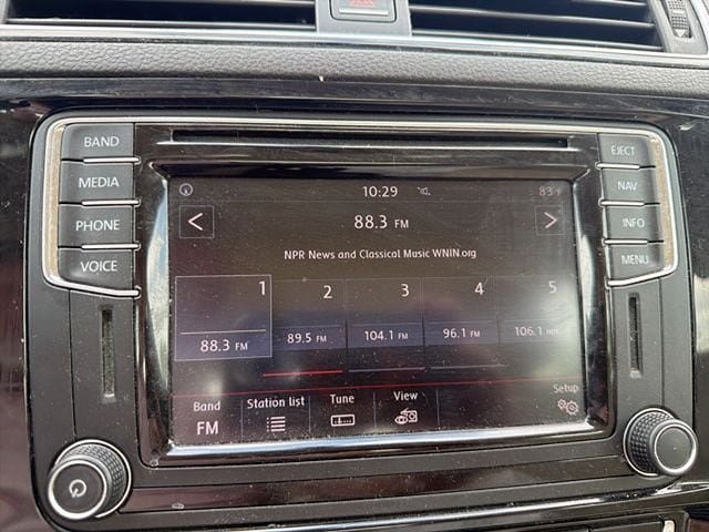 Used 2017 Volkswagen Jetta SEL FWD image 18
