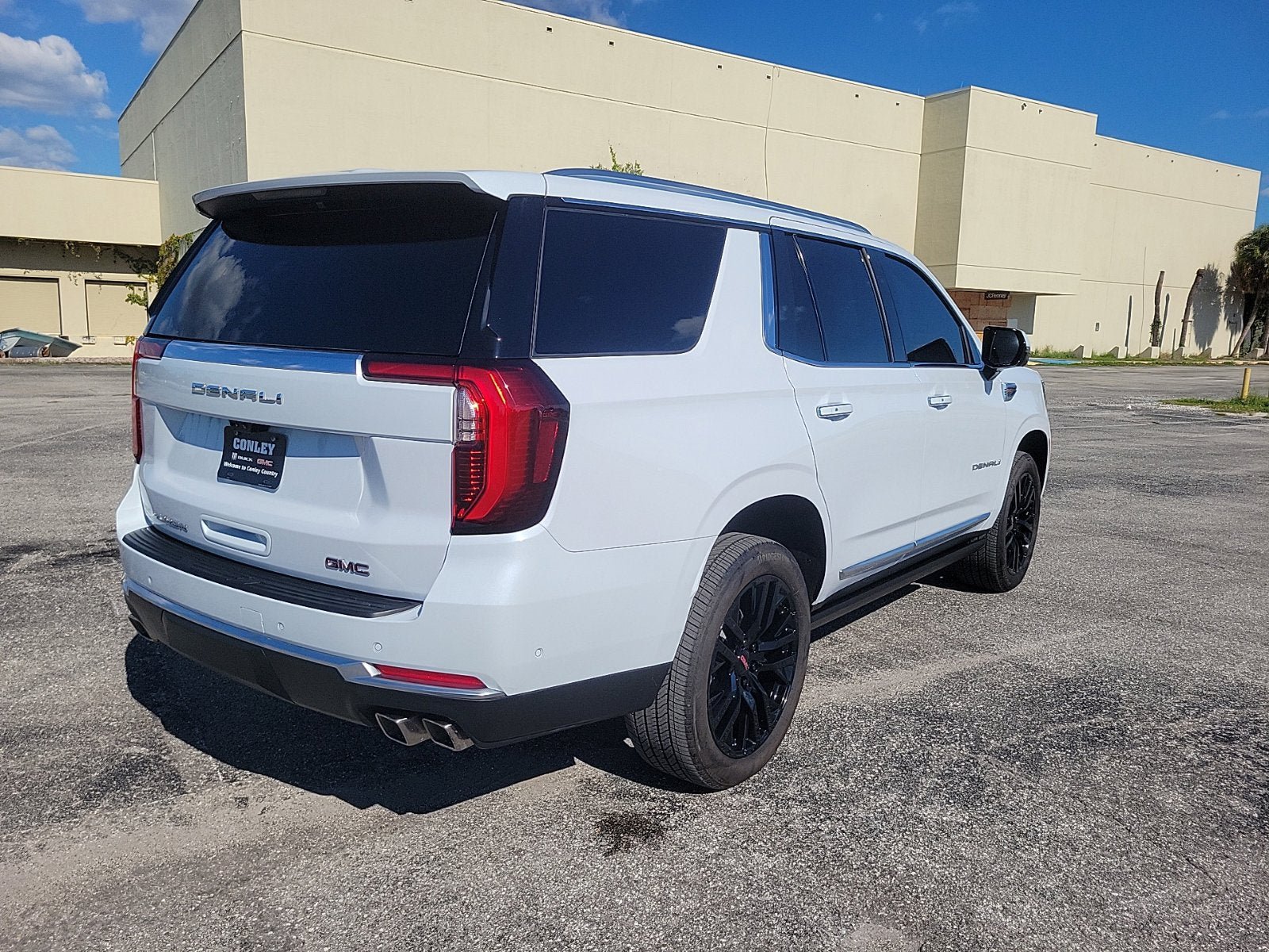 Used 2026 GMC Yukon Denali w/ Denali Reserve Package RWD image 6
