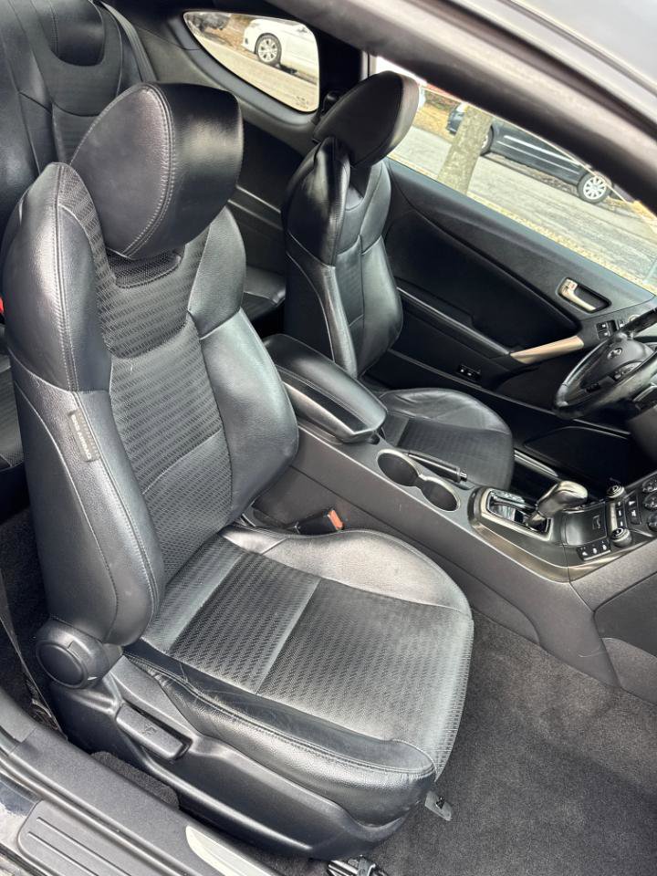 Used 2016 Hyundai Genesis Coupe 3.8 image 14