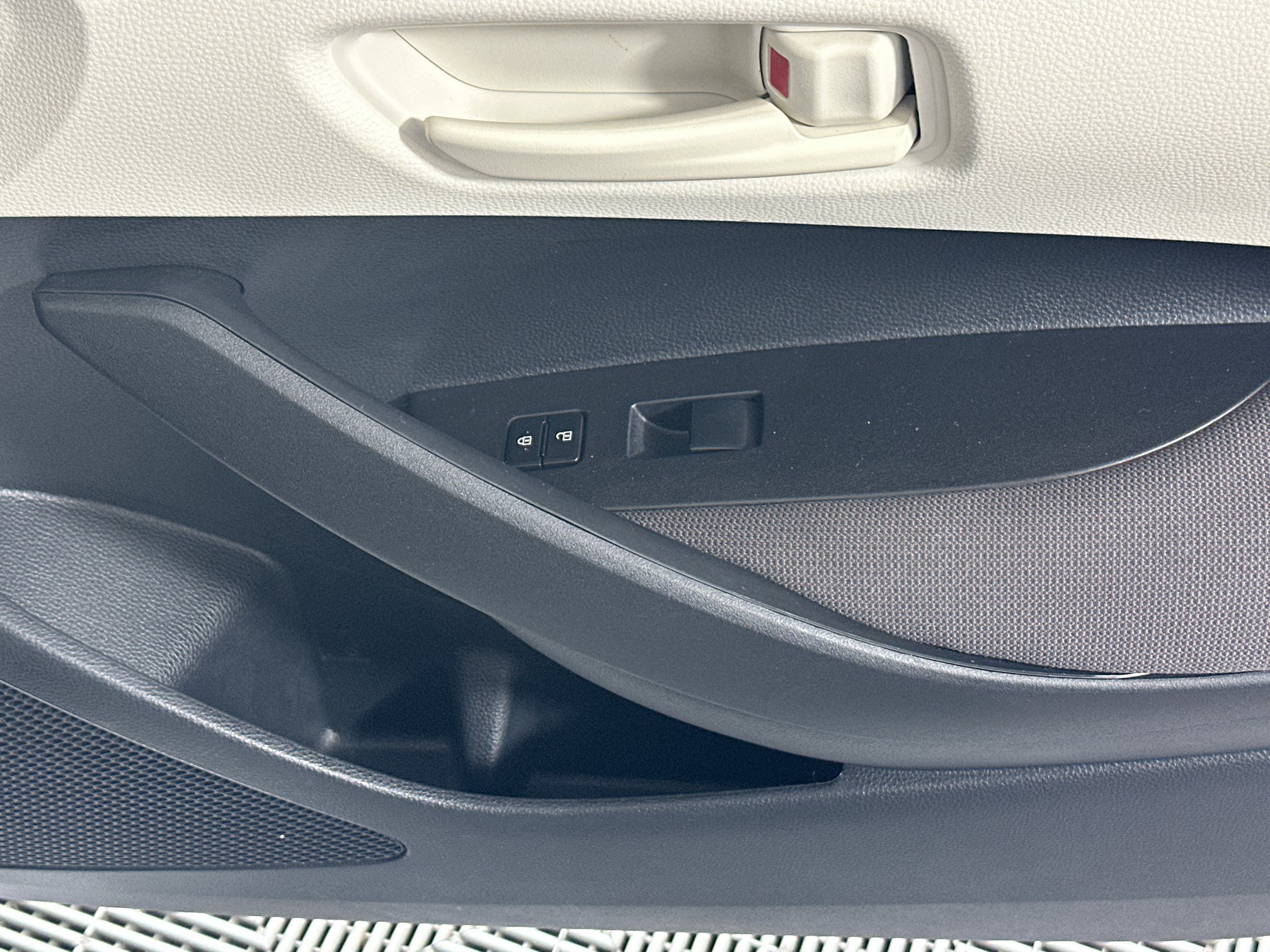 Certified 2025 Toyota Corolla LE FWD image 28