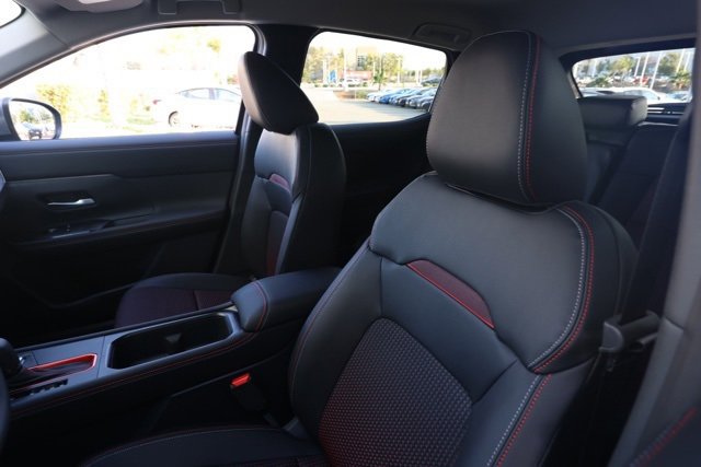 New 2025 Nissan Kicks SR image 15