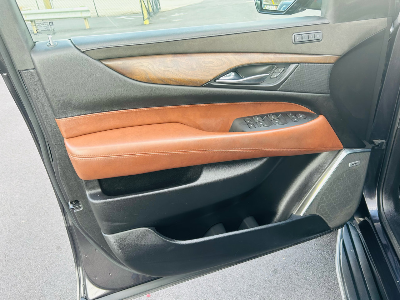 Used 2018 Cadillac Escalade Luxury image 12