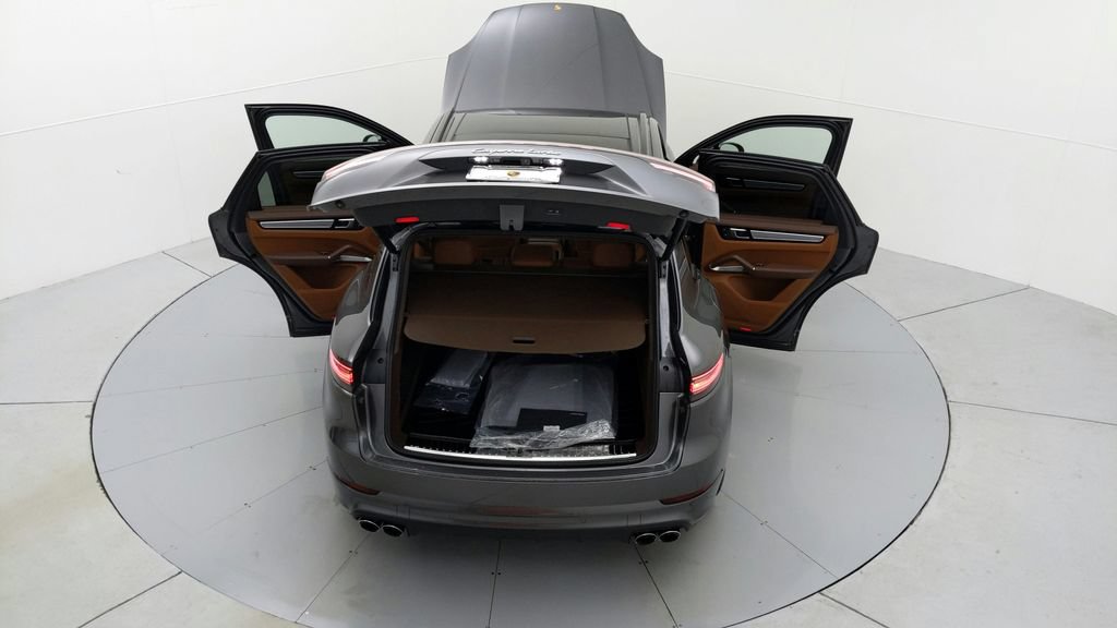 Certified 2023 Porsche Cayenne Turbo AWD/4WD image 31