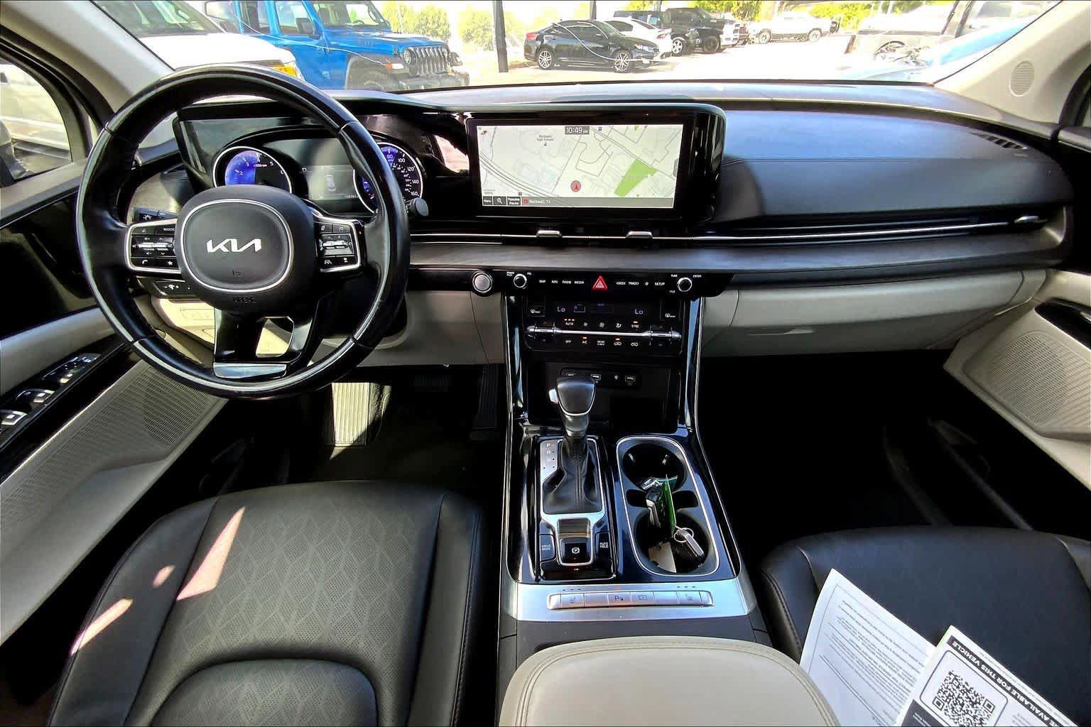 Used 2022 Kia Carnival EX image 14