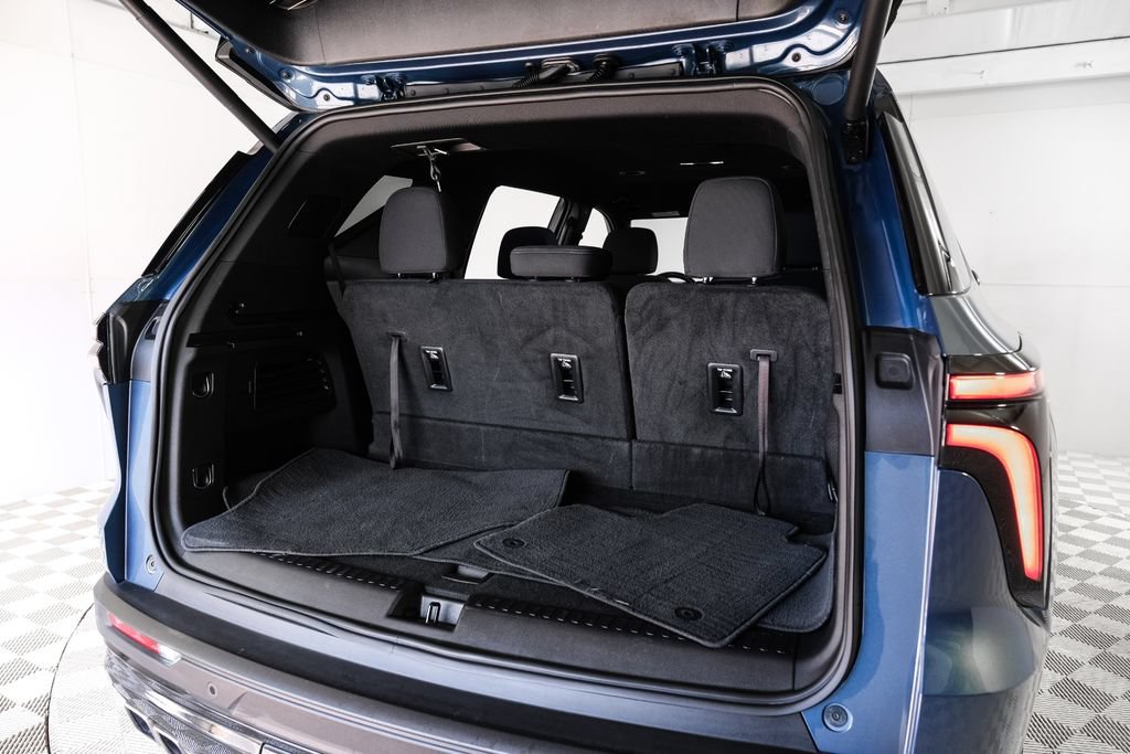 Used 2024 Chevrolet Traverse LT w/ Midnight/Sport Edition FWD image 54