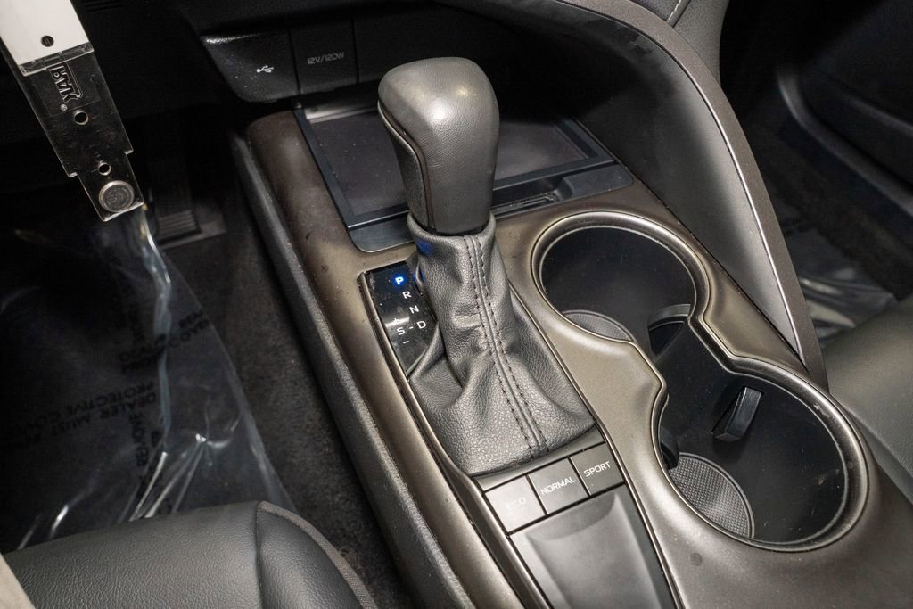 Used 2024 Toyota Camry SE image 14