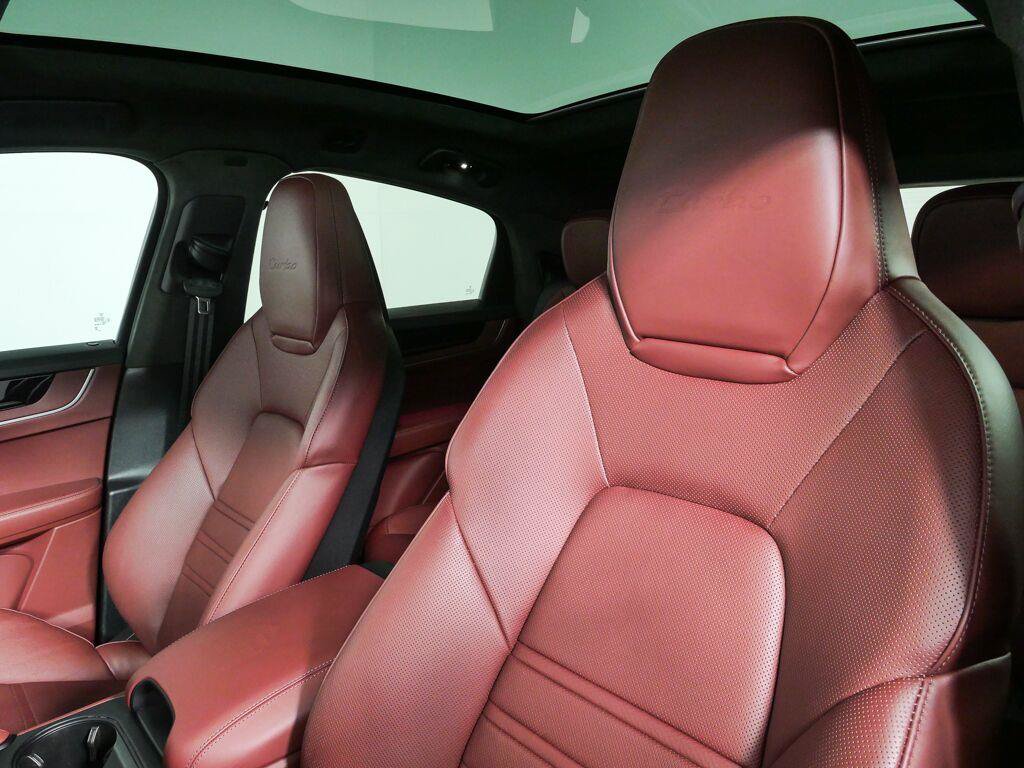 Certified 2024 Porsche Cayenne Turbo AWD/4WD image 5