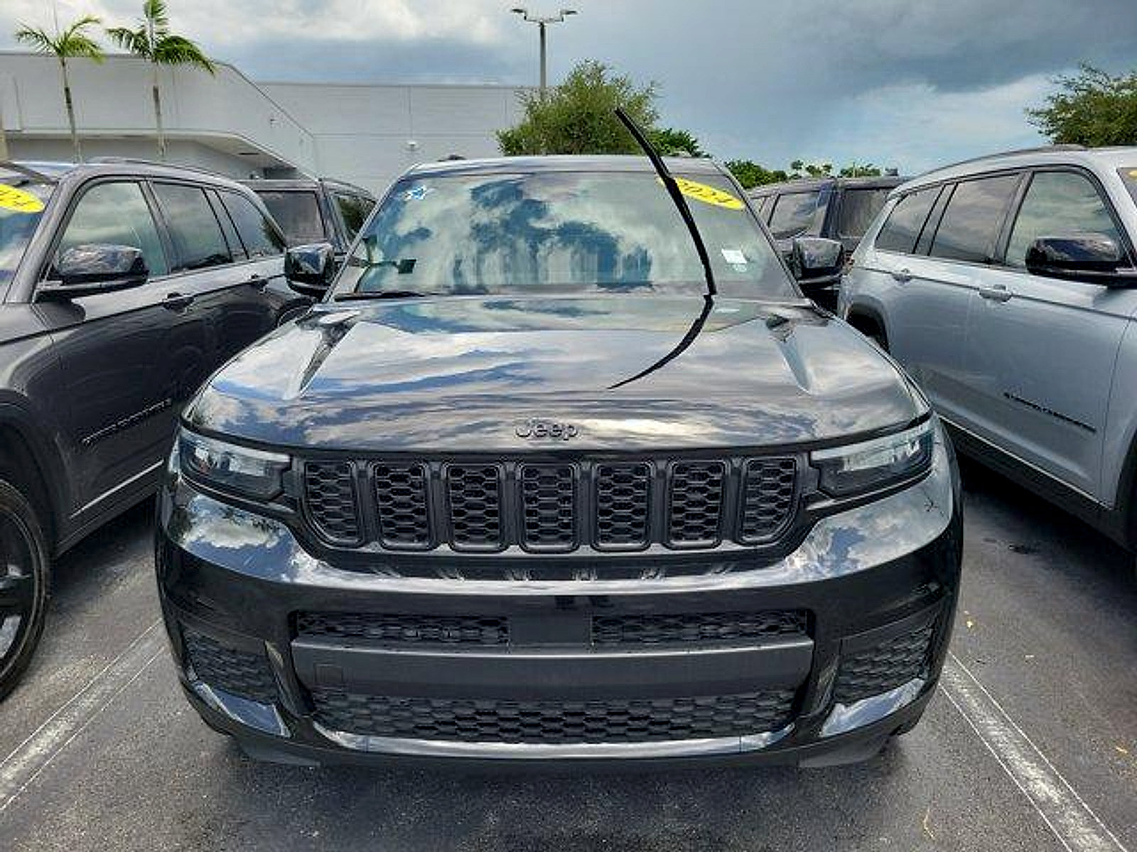 New 2024 Jeep Grand Cherokee L Laredo RWD image 2