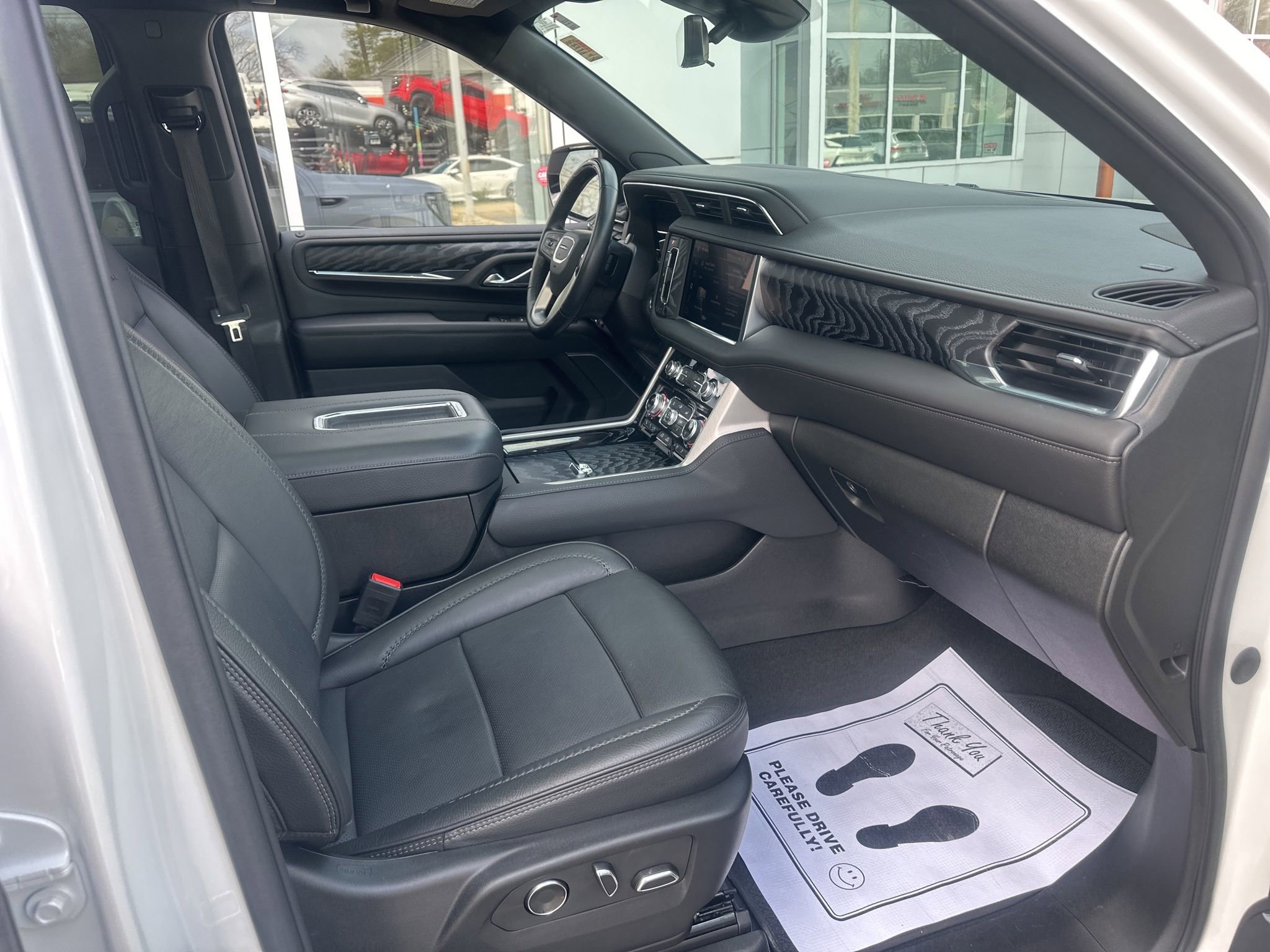 Used 2023 GMC Yukon XL Denali w/ Advanced Technology Package image 10