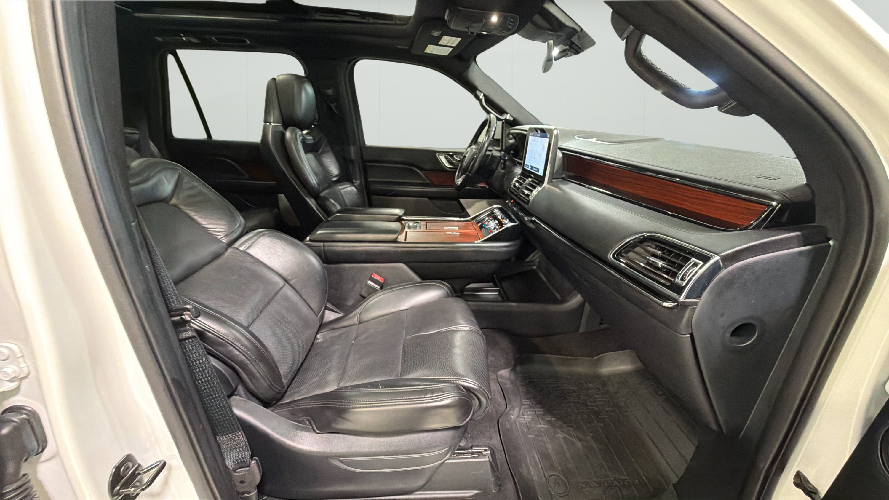Used 2021 Lincoln Navigator L Reserve RWD image 24