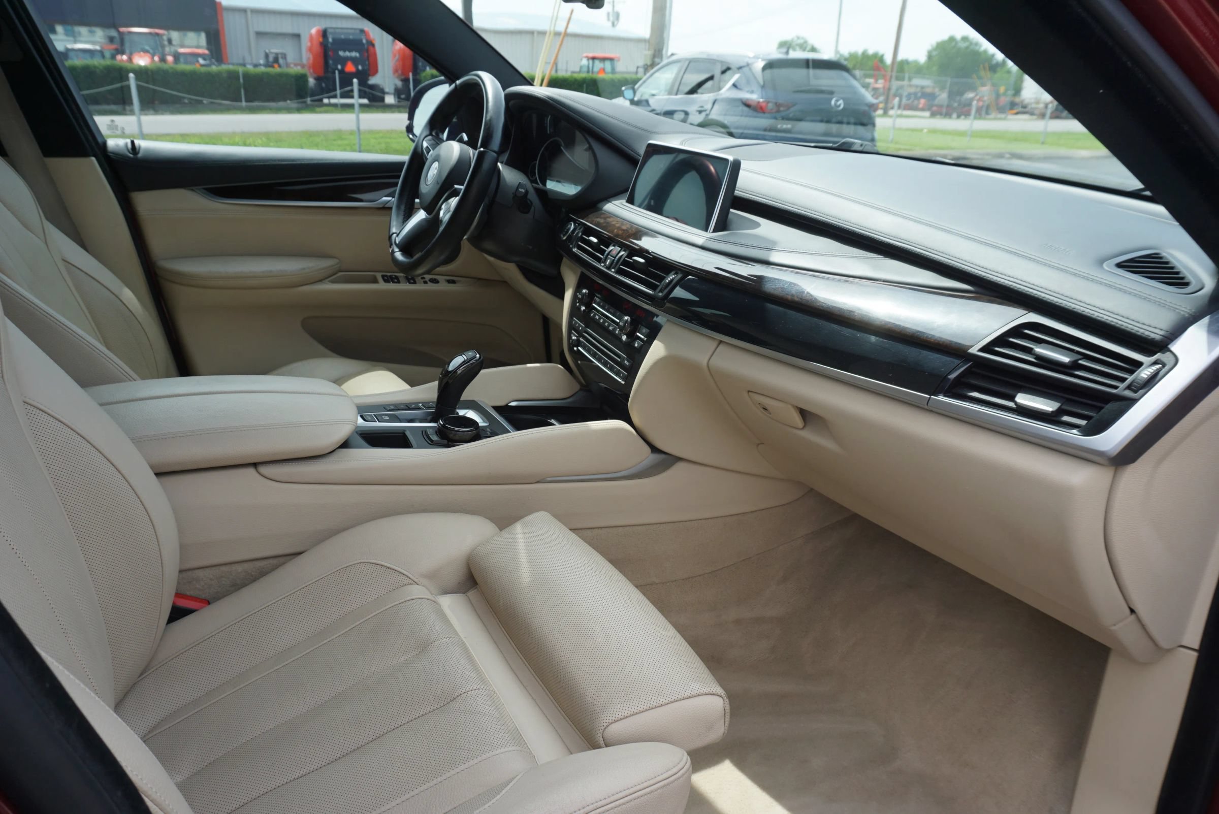 Used 2015 BMW X6 xDrive50i w/ Executive Package AWD/4WD image 27