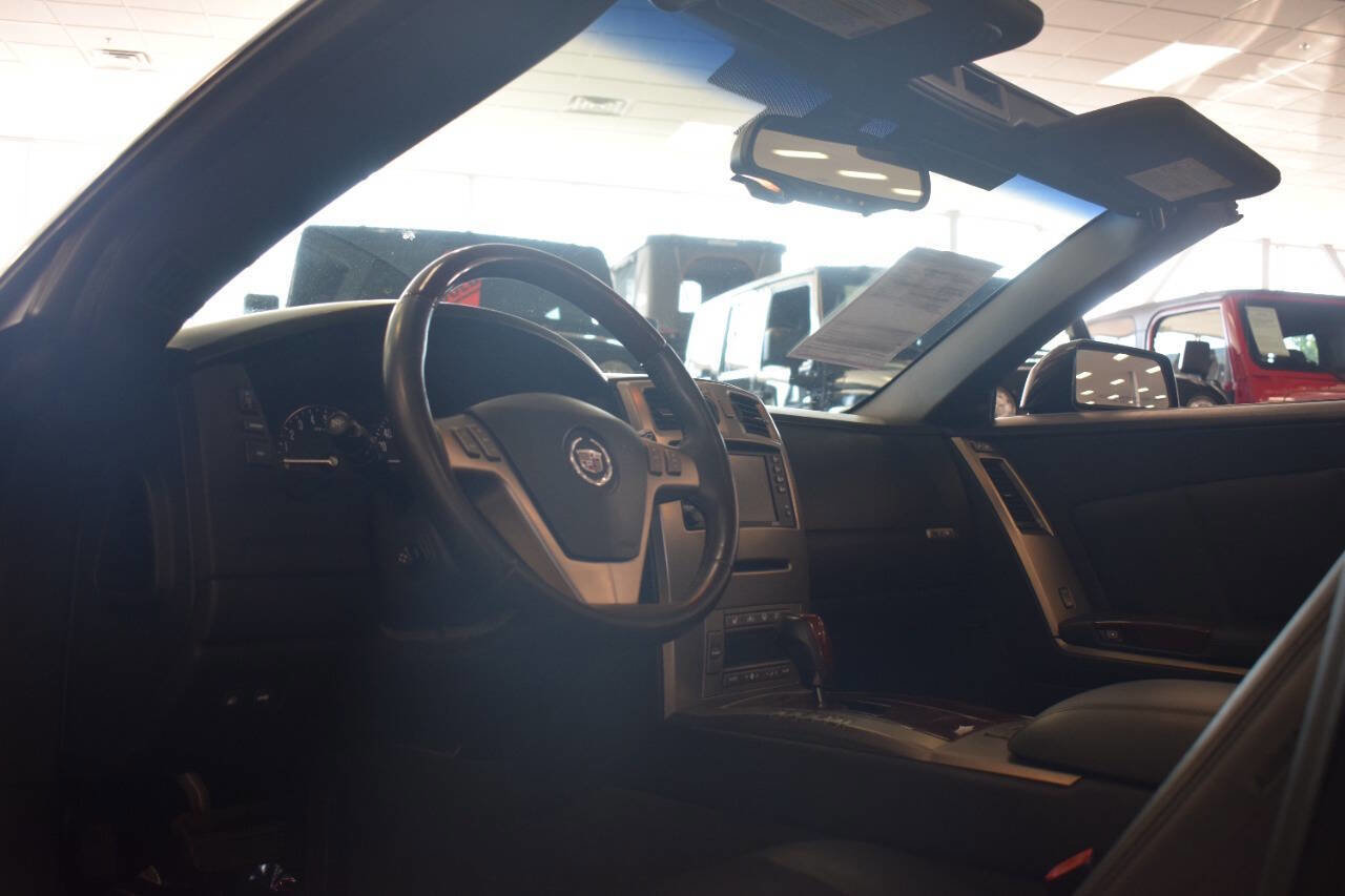 Used 2005 Cadillac XLR Base 2dr Roadster image 69