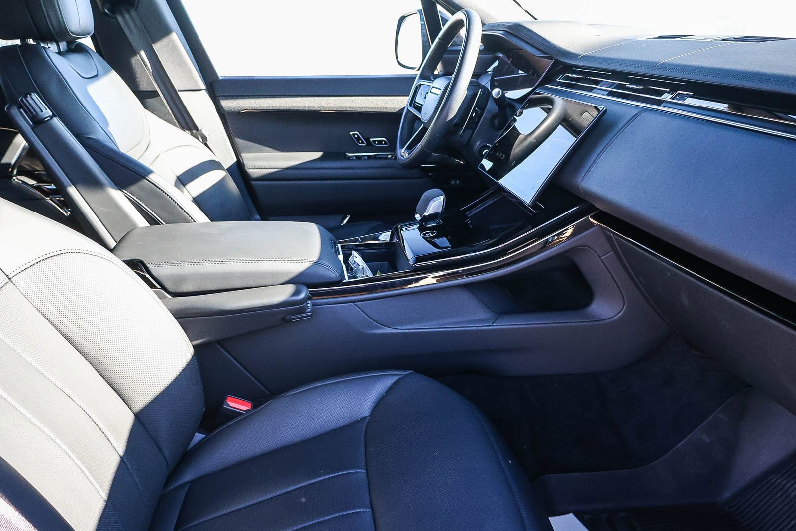 Used 2024 Land Rover Range Rover Sport Dynamic SE image 14