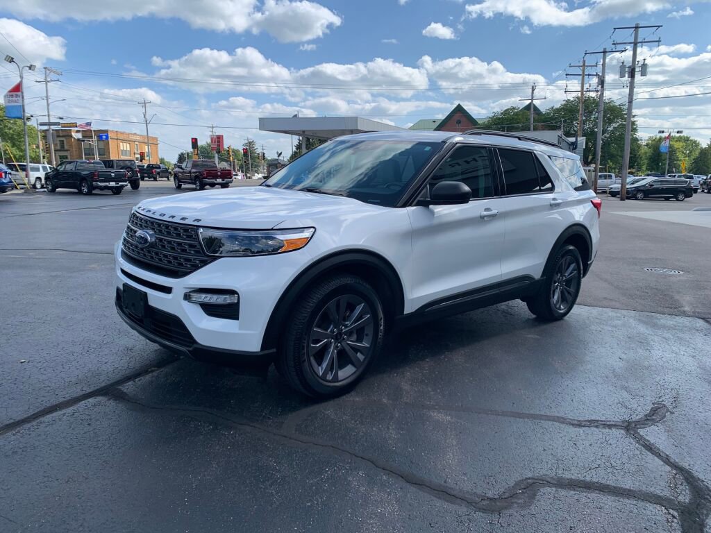 Used 2021 Ford Explorer XLT w/ Equipment Group 202A image 4
