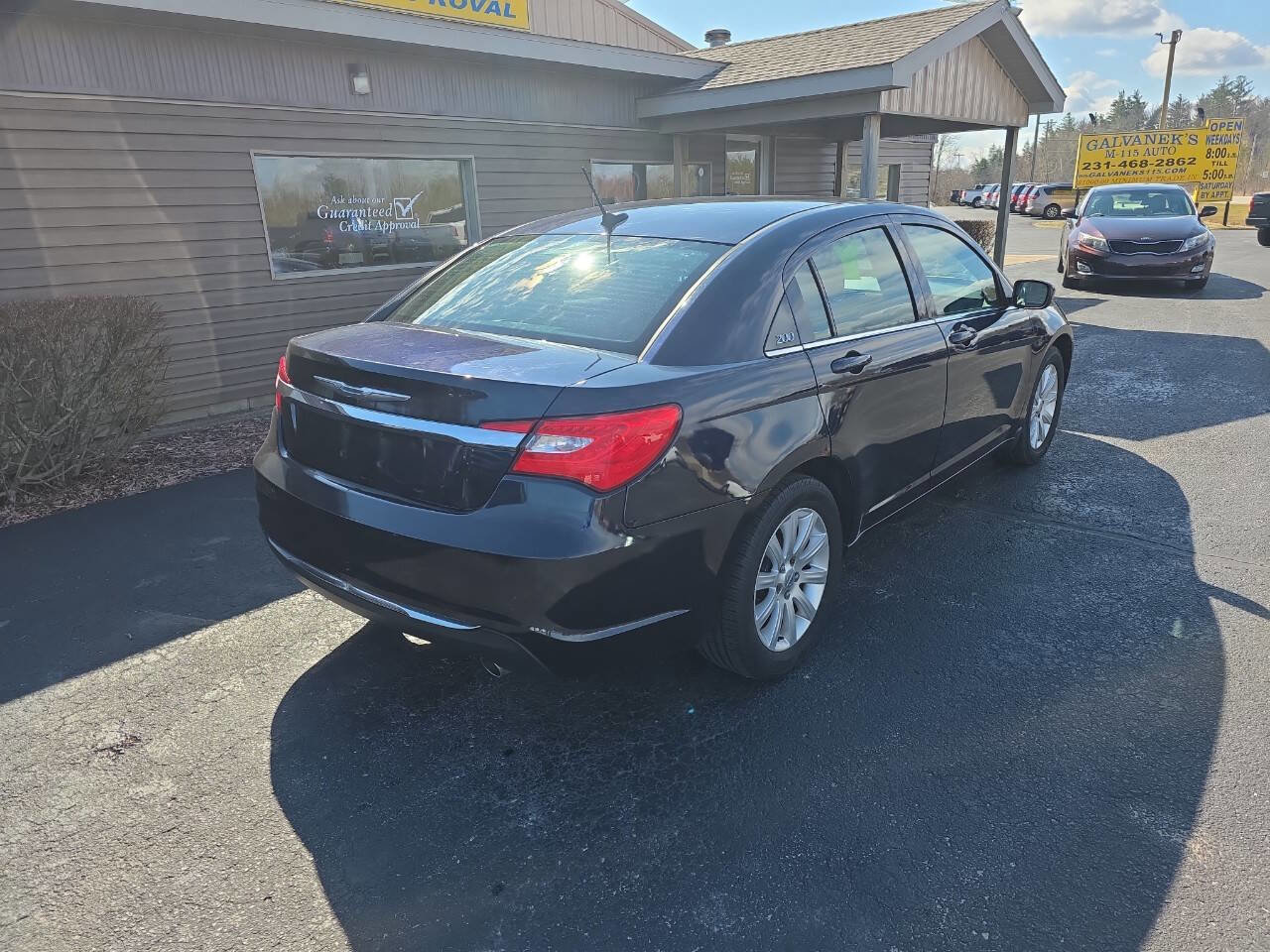 Used 2011 Chrysler 200 Touring FWD image 6