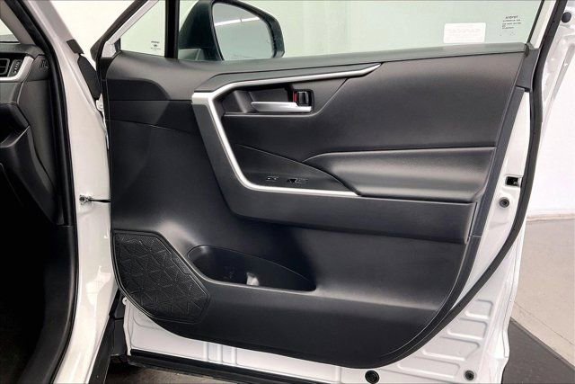 Used 2024 Toyota RAV4 XLE AWD/4WD image 27