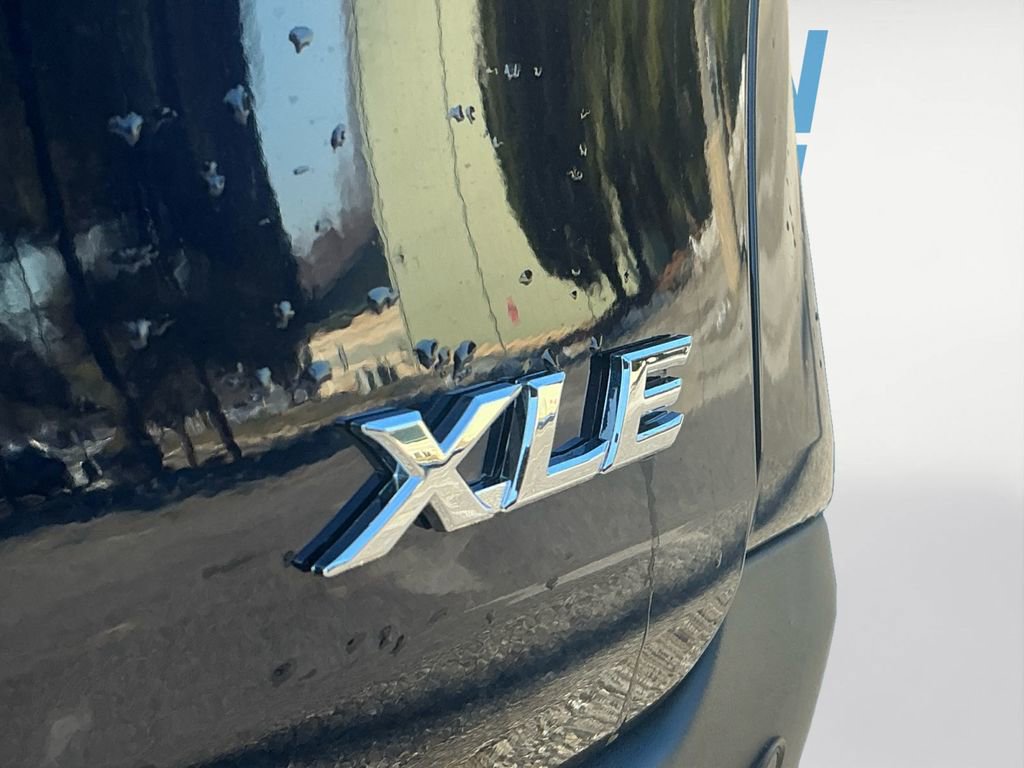 Used 2025 Toyota Sienna XLE image 16