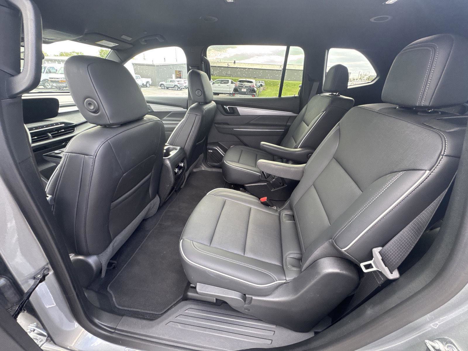Used 2025 Buick Enclave Preferred AWD/4WD image 9