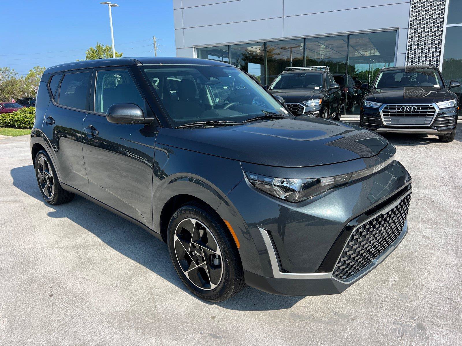 Used 2025 Kia Soul EX FWD image 3
