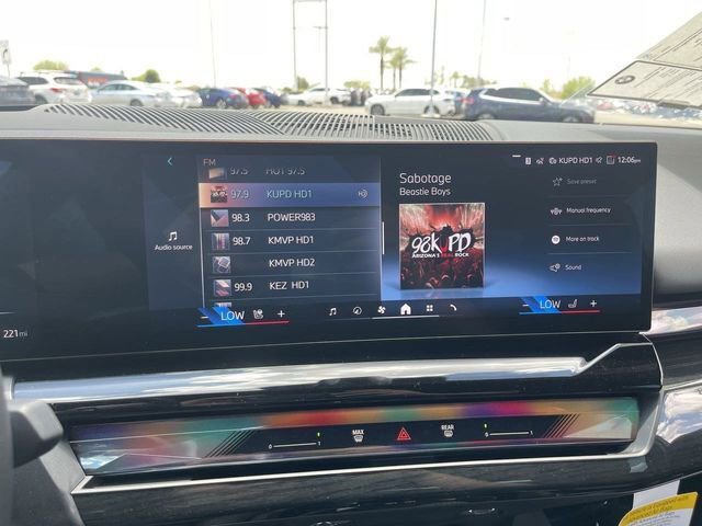 New 2026 BMW i5 eDrive40 w/ Premium Package image 22